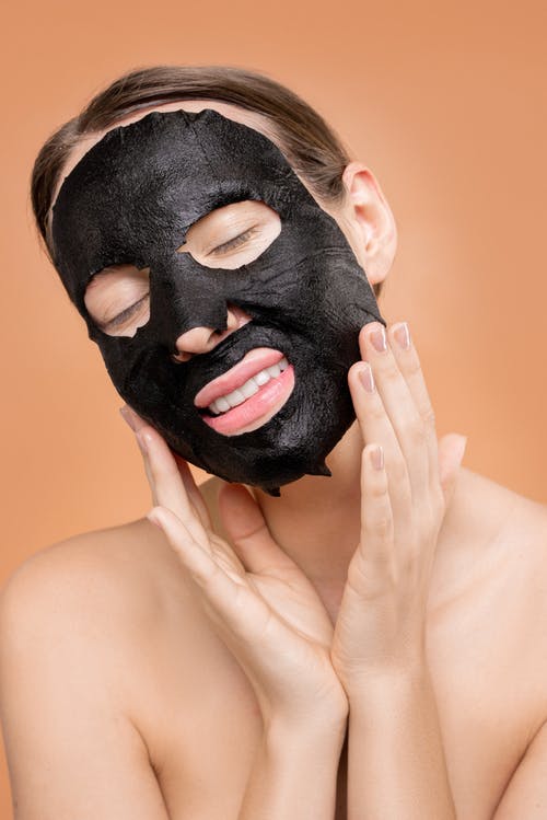 裸照覆盖黑色面罩的女人 · 免费素材图片