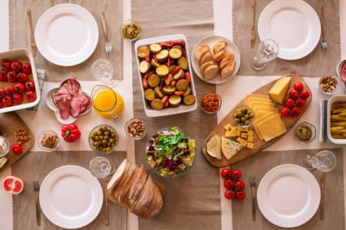 桌上的什锦的食物 · 免费素材图片
