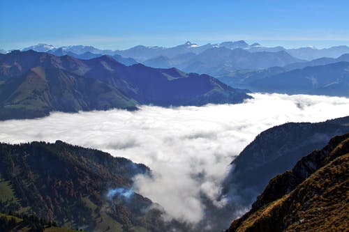 雾山的航拍照片 · 免费素材图片