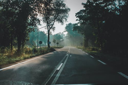 介于两者之间的路 · 免费素材图片