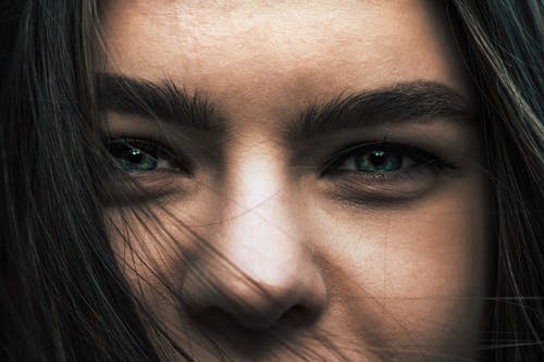 一个女人的脸的特写视图 · 免费素材图片