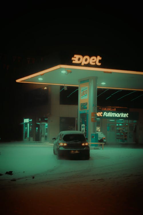 有关光, 冬季, 加油站的免费素材图片