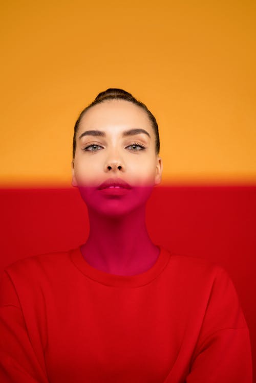 红色毛衣的女人的照片 · 免费素材图片