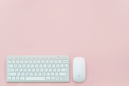苹果键盘和魔术鼠标 · 免费素材图片
