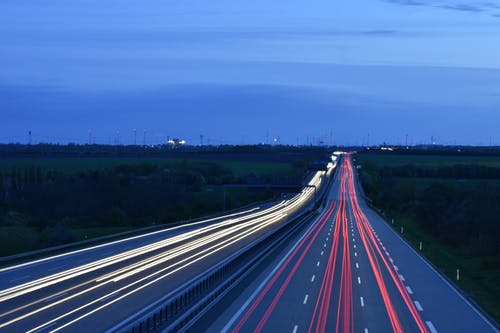 间隔拍摄摄影的道路和草地 · 免费素材图片