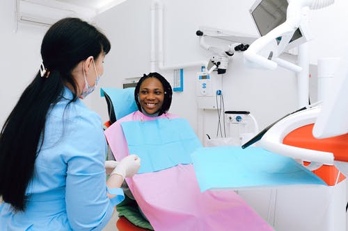 牙科检查的女人 · 免费素材图片
