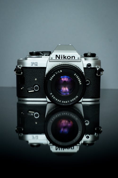 黑色和银色尼康相机 · 免费素材图片