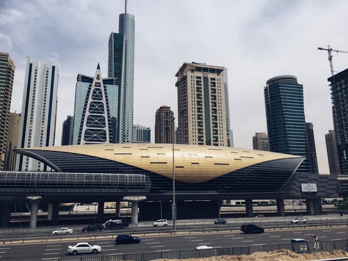 多云的天空的城市景观的视图 · 免费素材图片