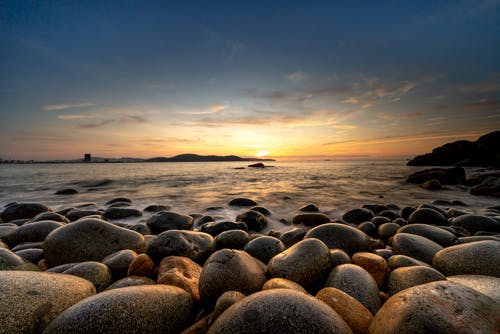 黎明时海的延时照片 · 免费素材图片