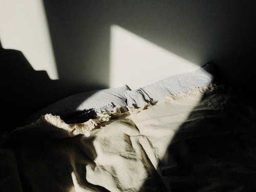 卧室里的阳光 · 免费素材图片