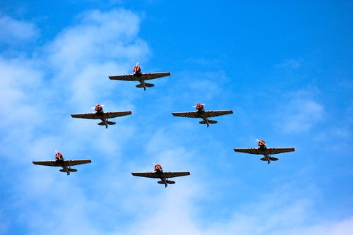 六架编队在空中飞翔 · 免费素材图片