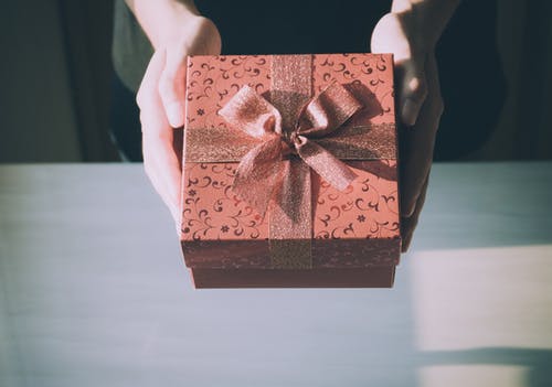 棕色礼品盒 · 免费素材图片