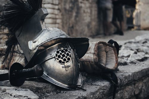 银骑士头盔 · 免费素材图片
