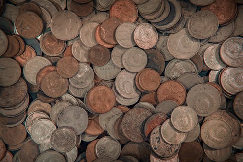 棕色和银色圆形硬币 · 免费素材图片