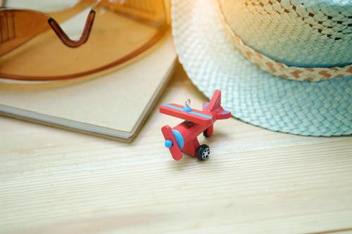 红色飞机玩具 · 免费素材图片