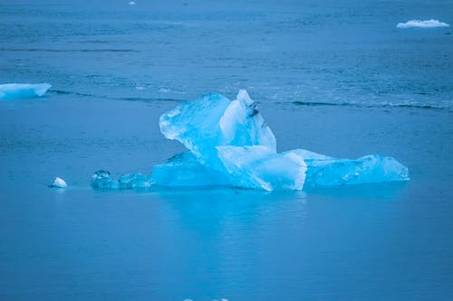 水体上的冰山 · 免费素材图片