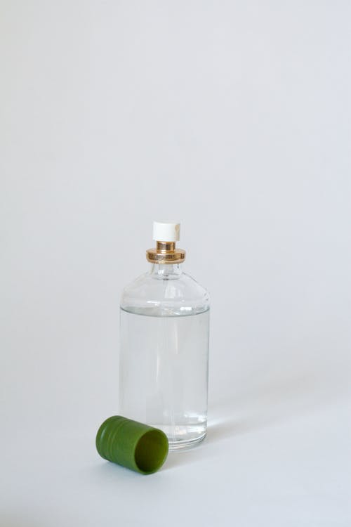 透明玻璃瓶带绿盖 · 免费素材图片