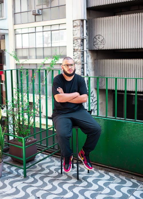 有关人, 家伙, 凳子的免费素材图片