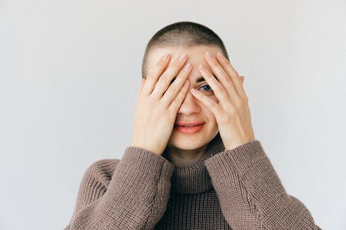 有关咖啡色头发的女人, 女人, 女孩的免费素材图片