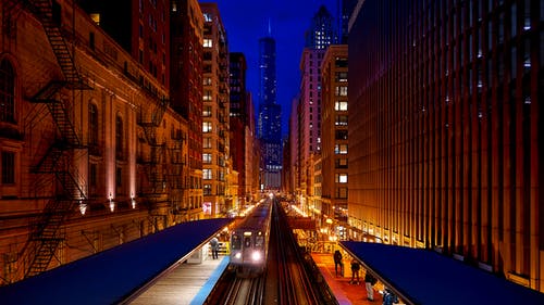 夜间火车站 · 免费素材图片