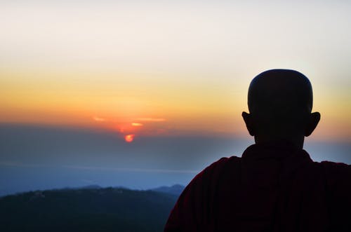 黄金时段男人的身影 · 免费素材图片