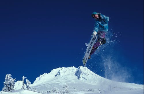 白天的男人滑雪 · 免费素材图片