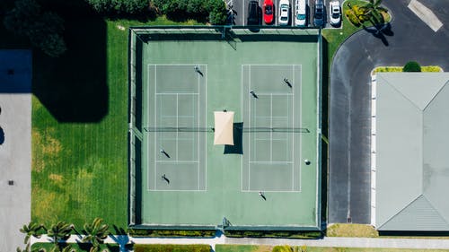 绿白网球场 · 免费素材图片