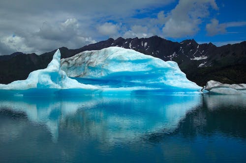 蔚蓝的天空冻湖的风景 · 免费素材图片