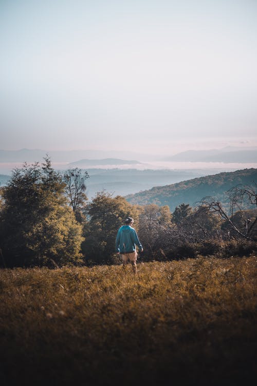 有关人, 垂直拍摄, 山的免费素材图片
