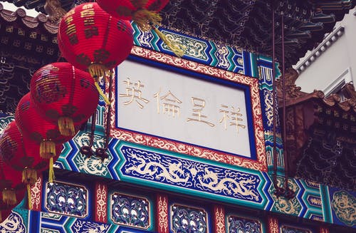 红色和灰色灯笼 · 免费素材图片