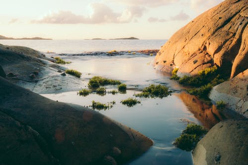 水体和布朗山 · 免费素材图片