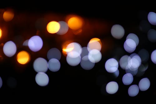 夜间照明灯的散焦的图像 · 免费素材图片