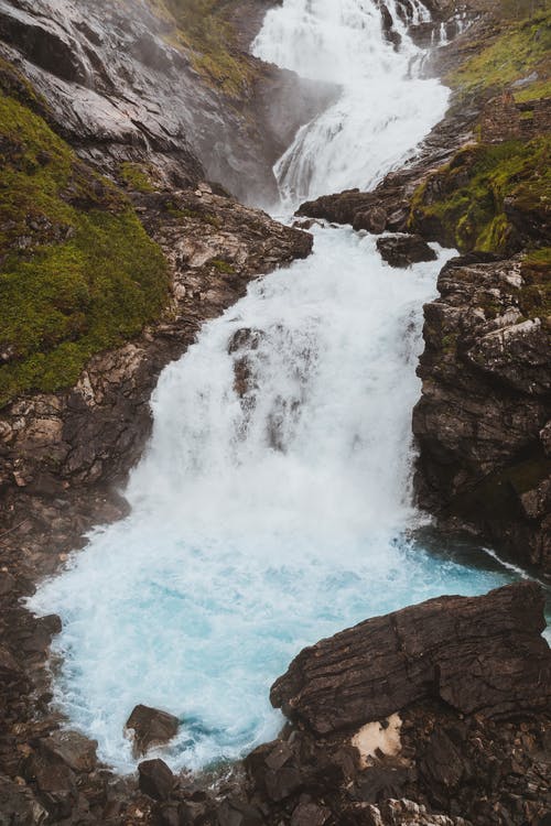 水落在布朗洛矶山脉 · 免费素材图片