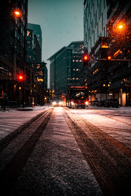 积雪覆盖的道路 · 免费素材图片