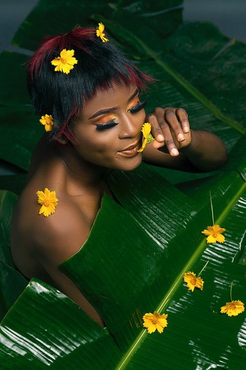 有关垂直拍摄, 女人, 工作室拍摄的免费素材图片