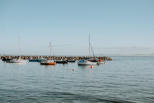 船在海上的照片 · 免费素材图片