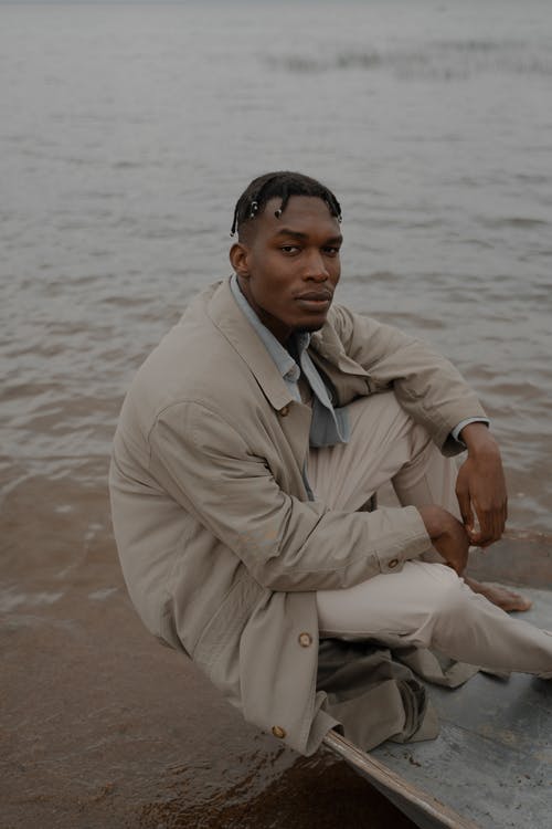 有关人, 坐, 垂直拍摄的免费素材图片