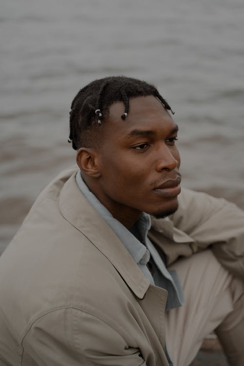 有关人, 坐, 垂直拍摄的免费素材图片