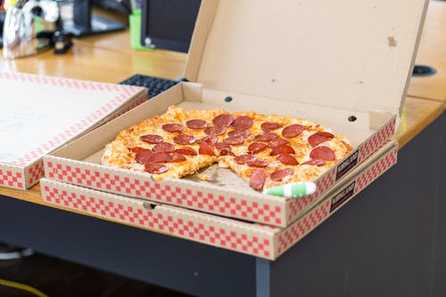 披萨盒上表 · 免费素材图片