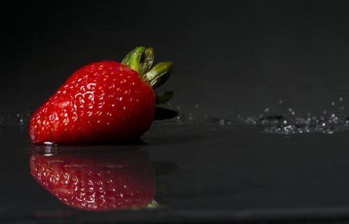 红草莓 · 免费素材图片