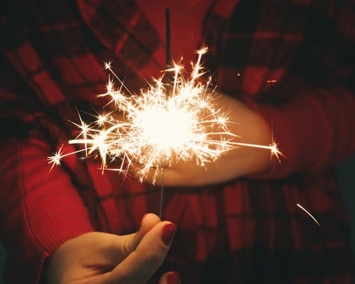 使用鞭炮的人 · 免费素材图片