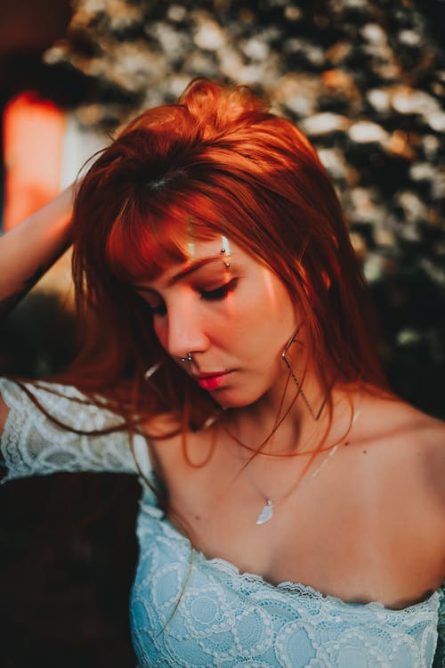 红头发的女人的照片 · 免费素材图片