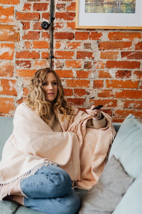 有关人, 坐, 垂直拍摄的免费素材图片