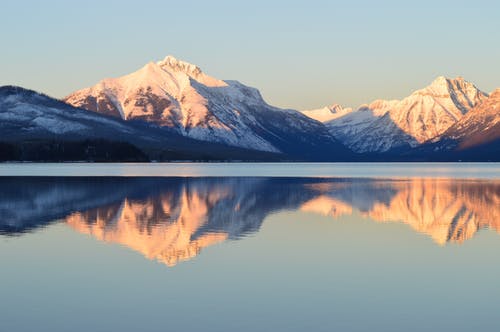 湖附近的阿尔卑斯山照片 · 免费素材图片