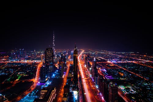 高层建筑在夜间照片 · 免费素材图片