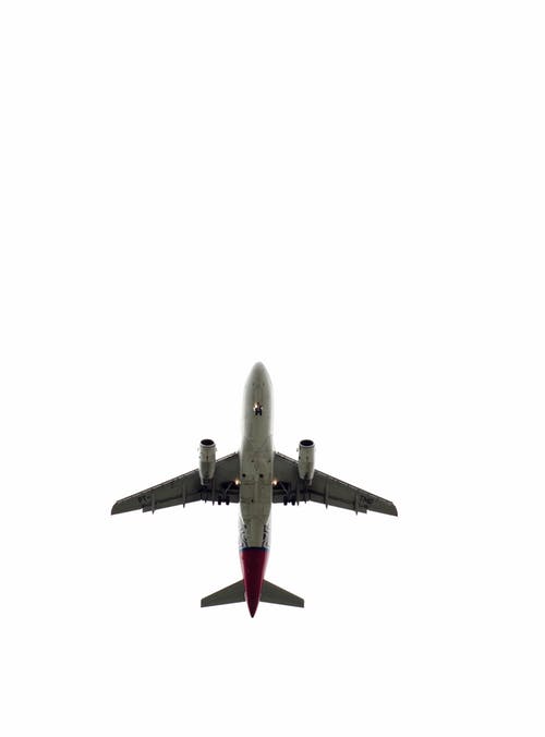 灰色和红色客机 · 免费素材图片