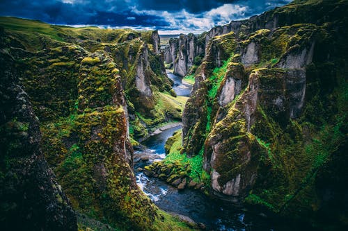 多云的天空下山的摄影 · 免费素材图片