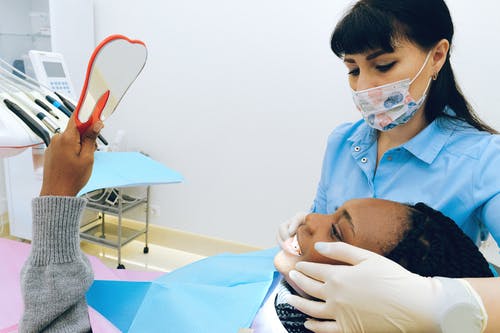 牙科检查的女人 · 免费素材图片