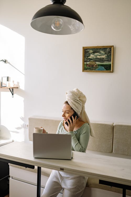 有关呆在家里, 垂直拍摄, 头巾的免费素材图片