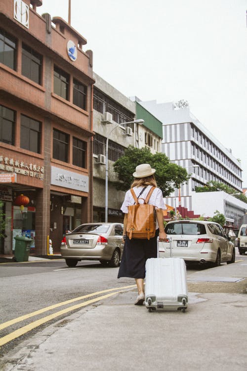 Woan在城市街道上的视图 · 免费素材图片